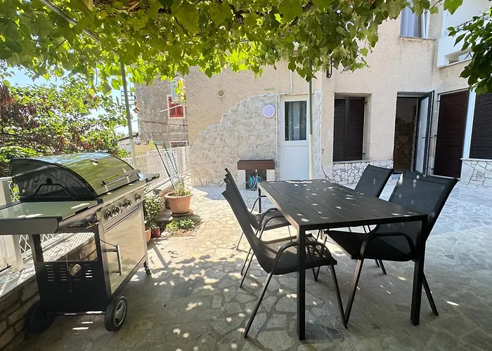 Flowers Pula, Center 2 Apartman *