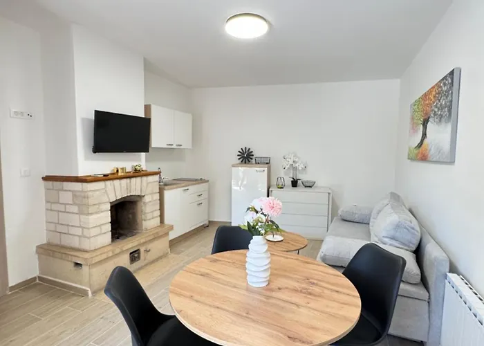 Flowers Pula, Center 2