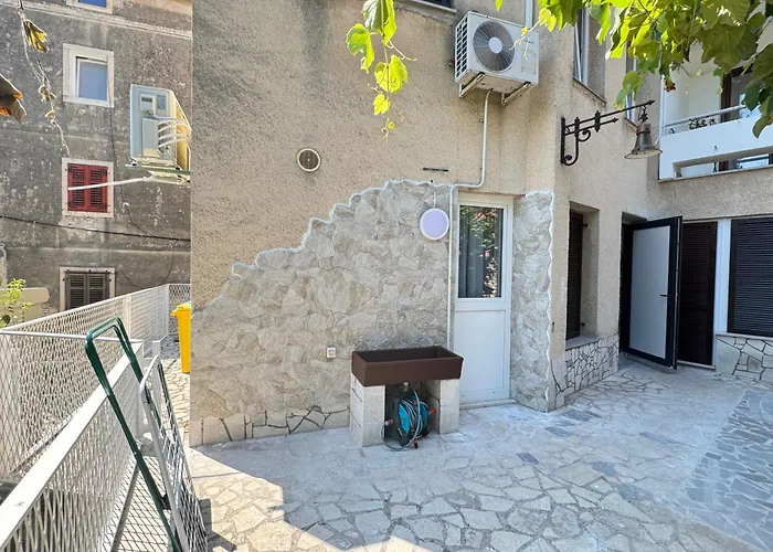 Flowers Pula, Center 2 * Pula