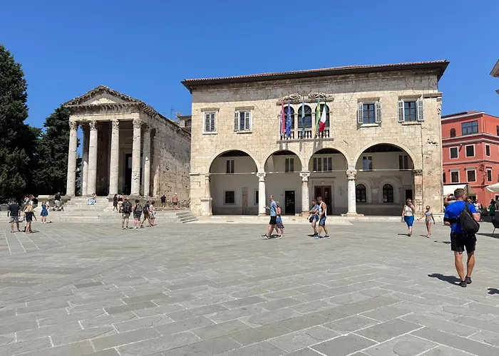 Flowers Pula, Center 2