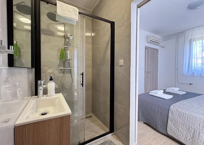 Flowers Pula, Center 2 Apartman *