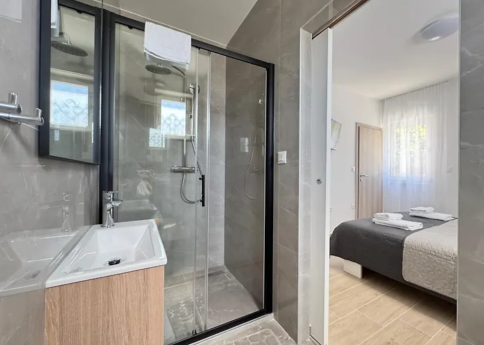 Flowers Pula, Center 2 * Pula