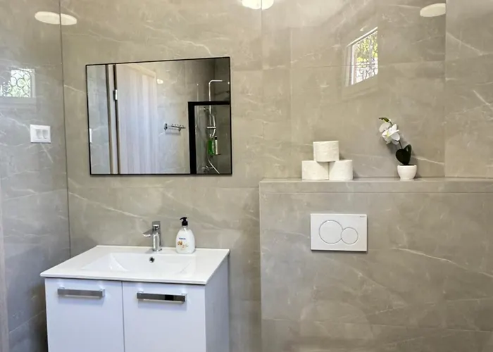 Flowers Pula, Center 2 Pula