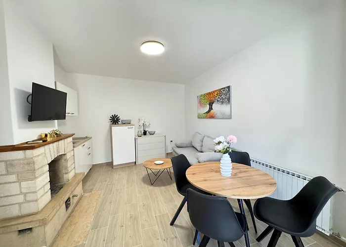 Flowers Pula, Center 2 Apartman